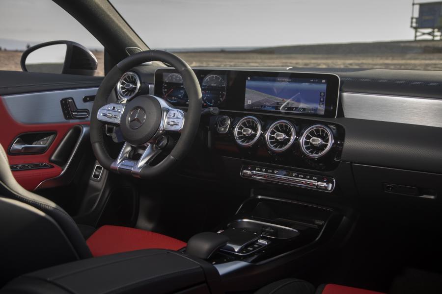 Торпедо Mercedes-AMG CLA45 4Matic+ (C118) 2019 года  (NA) (фото 59 из 73)